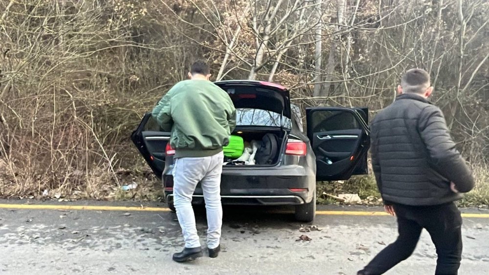 Yabancı Uyruklu Şahısların İçinde Bulunduğu Otomobil Ağaca Çarptı: 1 Yaralı