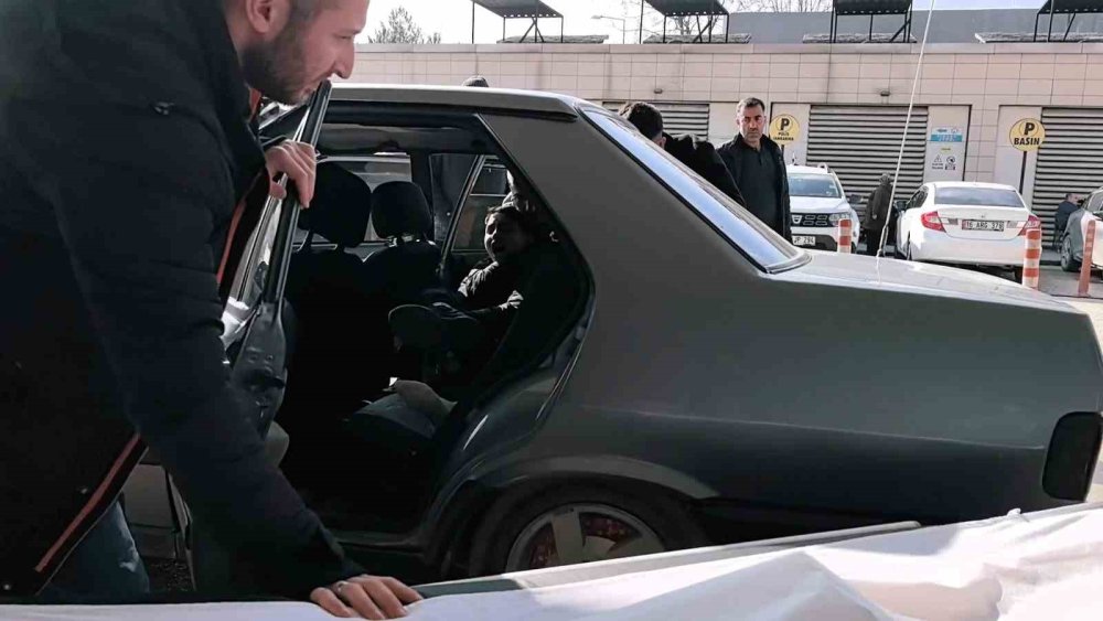 12 Yaşındaki Çocuk Otomobilin Altında Kaldı