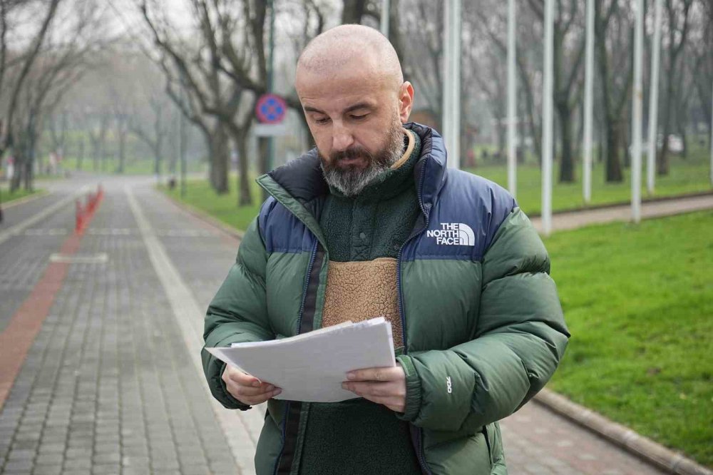 Saç ektirmek için gittiği estetik merkezinde kulak zarı patladı