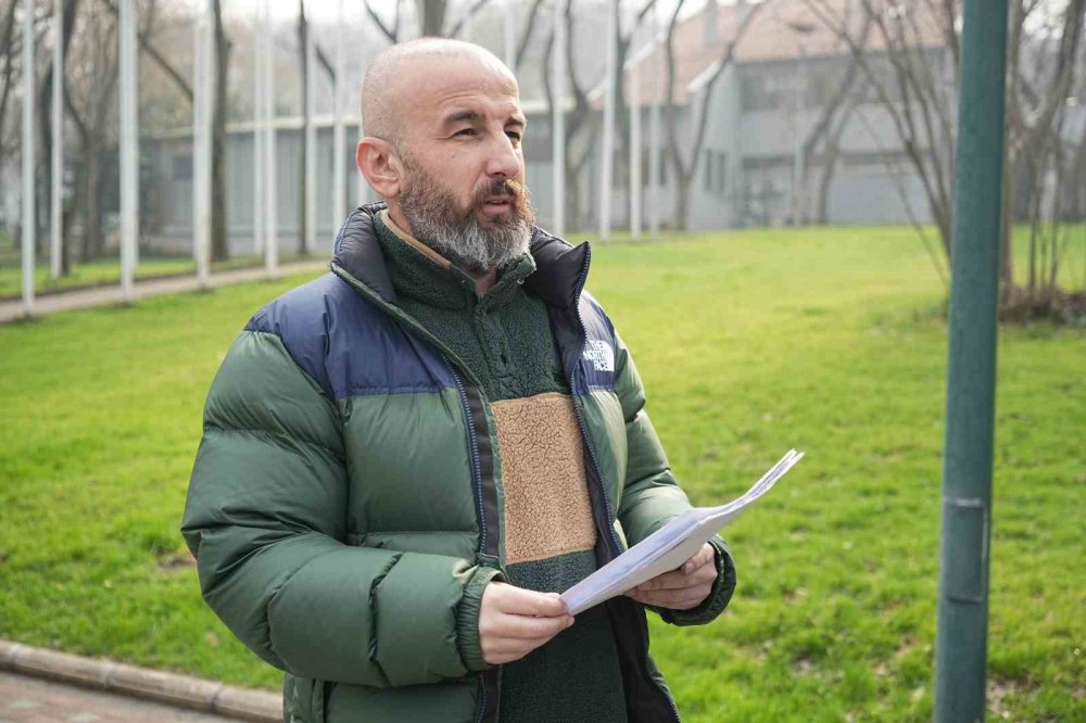 Saç ektirmek için gittiği estetik merkezinde kulak zarı patladı