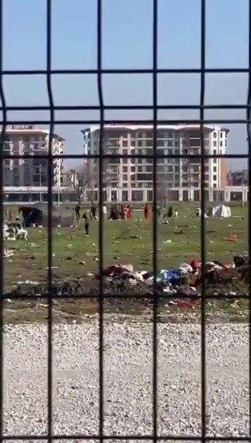 2 Aile Arasında Kavga Çıktı, Taşlar, Sopalar Havada Uçuştu