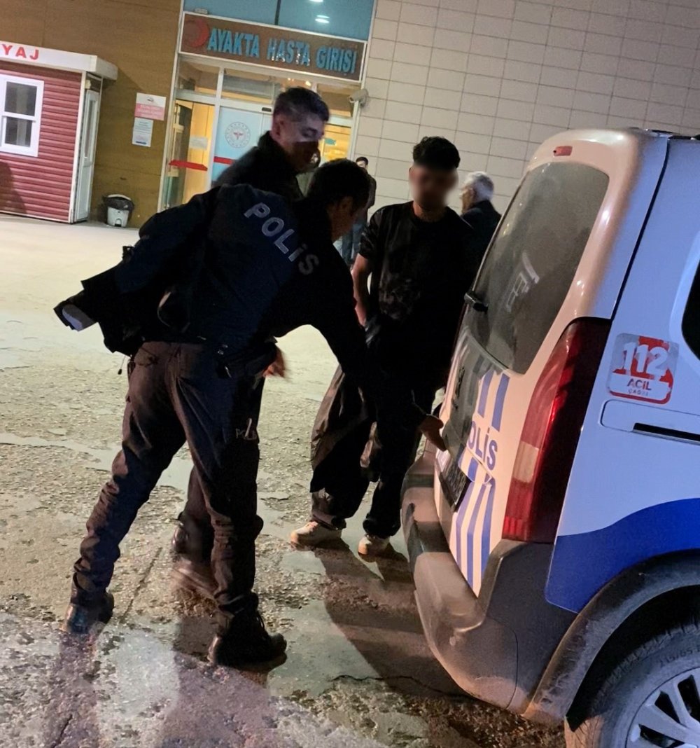 Polis Ekiplerinden Kaçarken Araca Çarptı, Kovalamaca Sonucu Yakalandı
