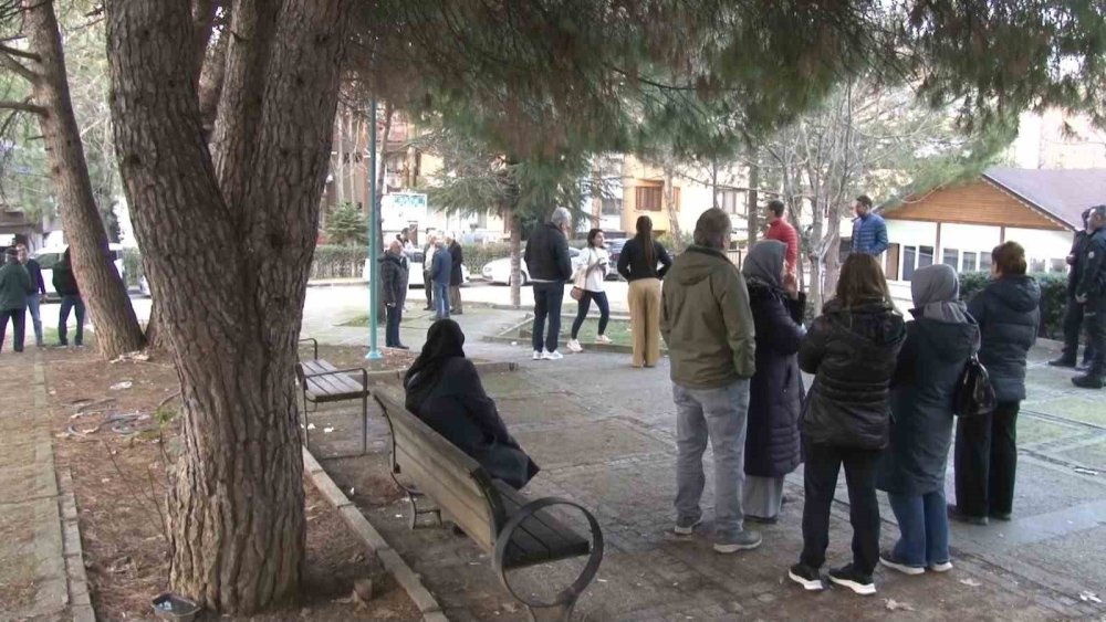 İnşaat Alanında Heyelan Oldu, Bina Kaydı, Vatandaşlar Korku Dolu Anlar Yaşadı