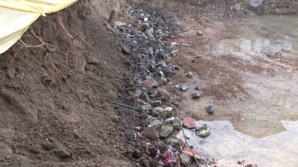 İnşaat Alanında Heyelan Oldu, Bina Kaydı, Vatandaşlar Korku Dolu Anlar Yaşadı