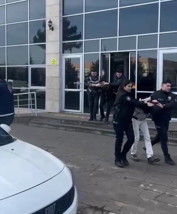 Kütahya’da Acemi Soyguncular Kıskıvrak Yakalandı