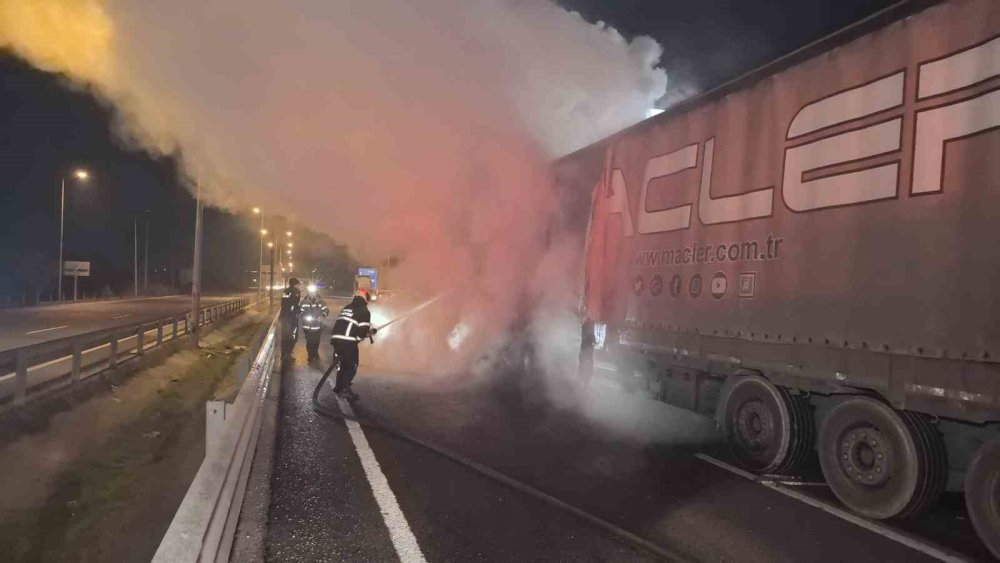 Kaza Yapan Tır Alev Aldı: 1 Ölü, 1 Yaralı