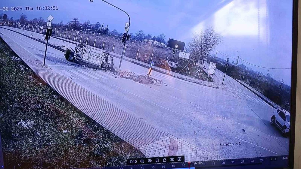 Kaza Yapan Tır Alev Aldı: 1 Ölü, 1 Yaralı