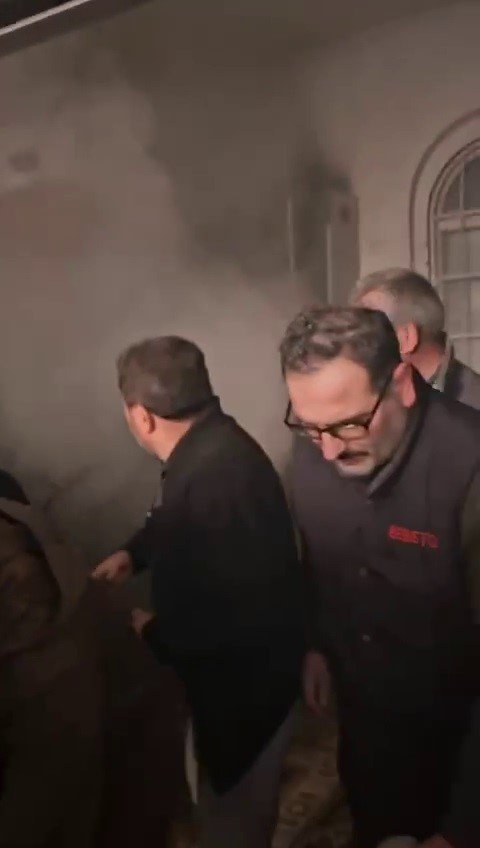 Cuma Vakti Camiide Korkutan Yangın