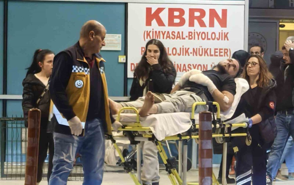 Camın Üzerine Düşen Genç Yaralandı
