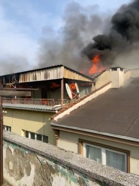 Çatı Katında Yangın