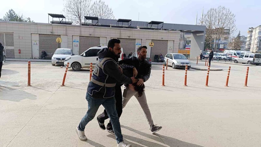 Genci Alıkoyarak Annesinden Para İsteyen 3 Şüpheli Yakalandı