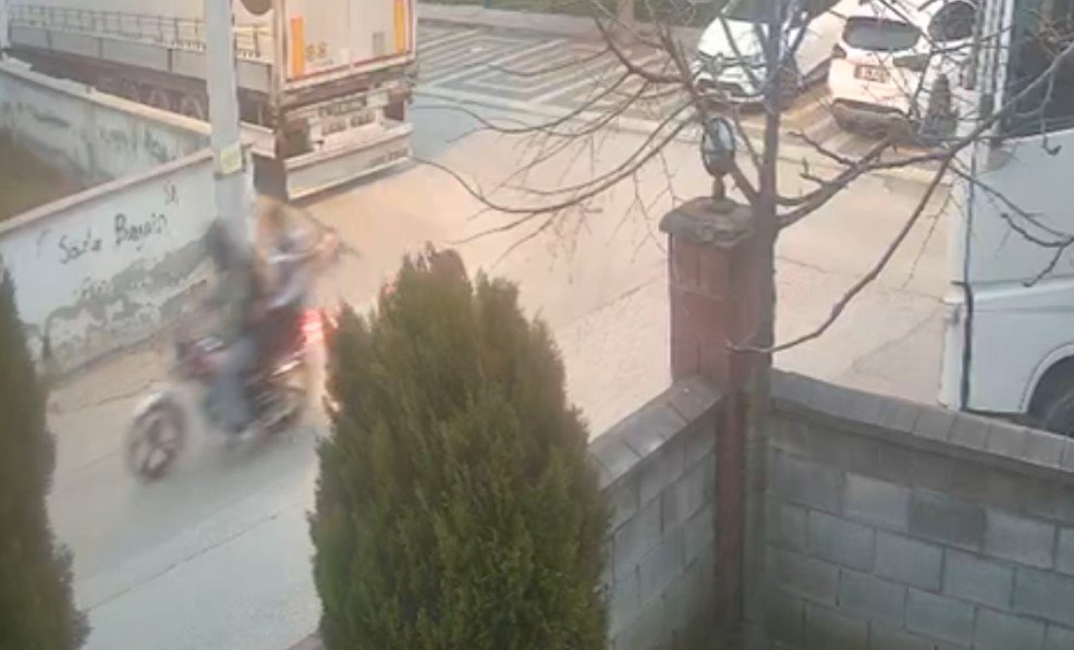 Kızların Yanından Geçerken Ateş Açan Magandayı Çöp Atmak İçin Evinden Çıkan Jandarma Yakaladı