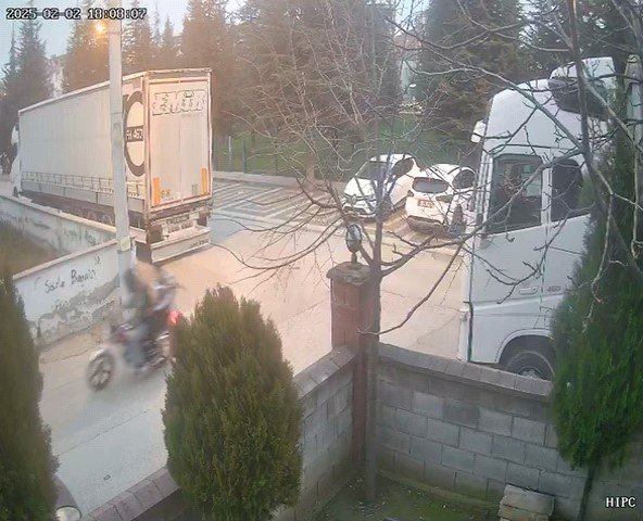 Kızların Yanından Geçerken Ateş Açan Magandayı Çöp Atmak İçin Evinden Çıkan Jandarma Yakaladı