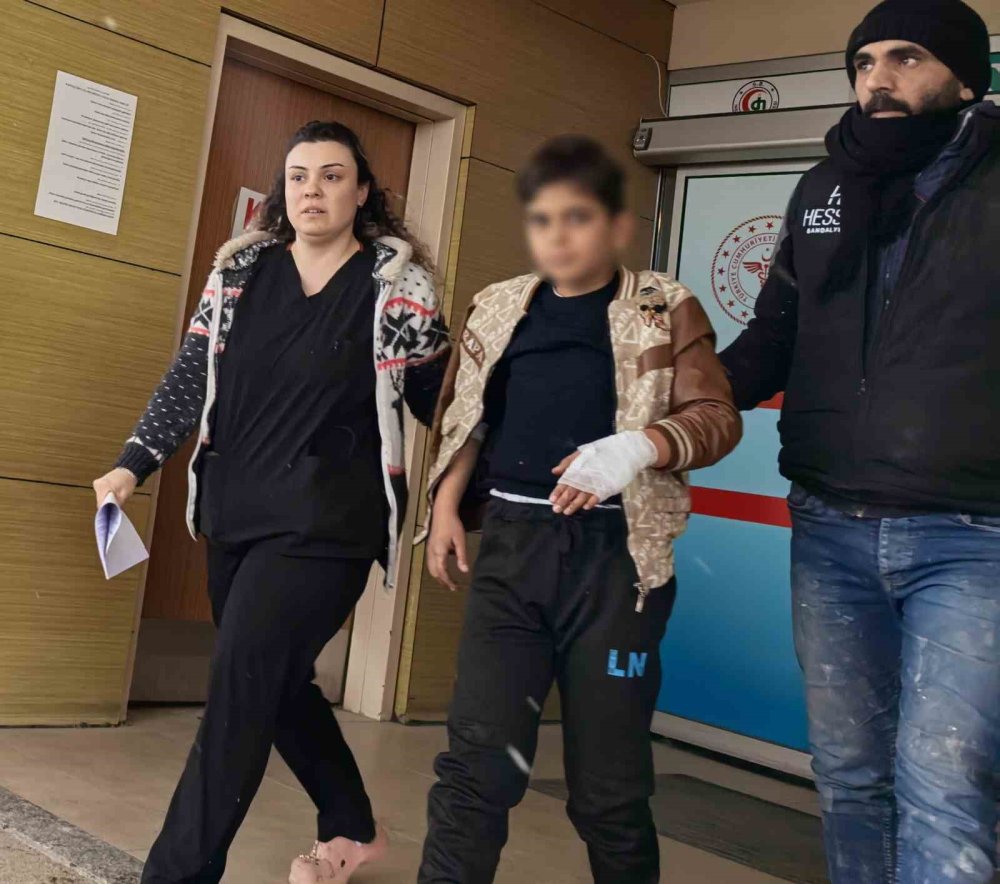 Okulun Duvarına Tırmanırken Tel Eline Saplanan Çocuk Yaralandı