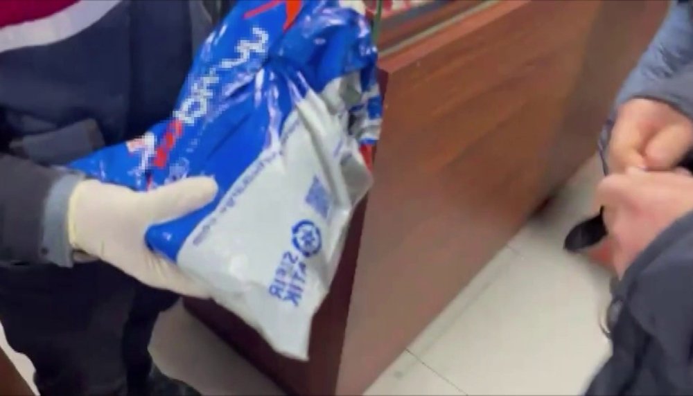 Taklit Ettikleri Kargo Aracı İle Kaçakçılık Yaparken Yakalandılar