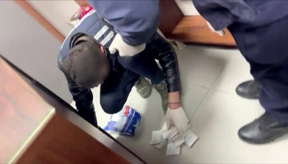 Taklit Ettikleri Kargo Aracı İle Kaçakçılık Yaparken Yakalandılar