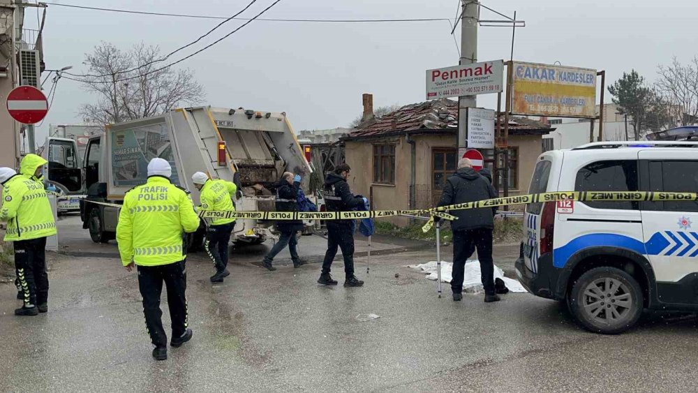 Çöp Kamyonunun Altında Kalan  Kadın Hayatını Kaybetti