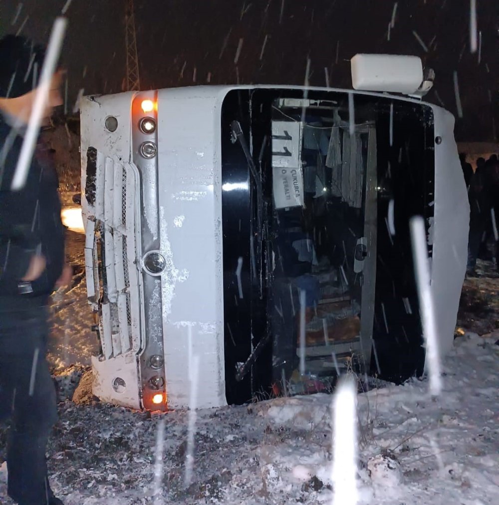 İşçi Servisi Kaza Yaptı: 3 Yaralı