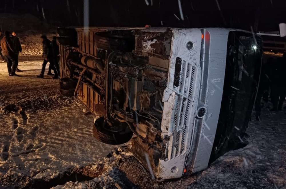İşçi Servisi Kaza Yaptı: 3 Yaralı