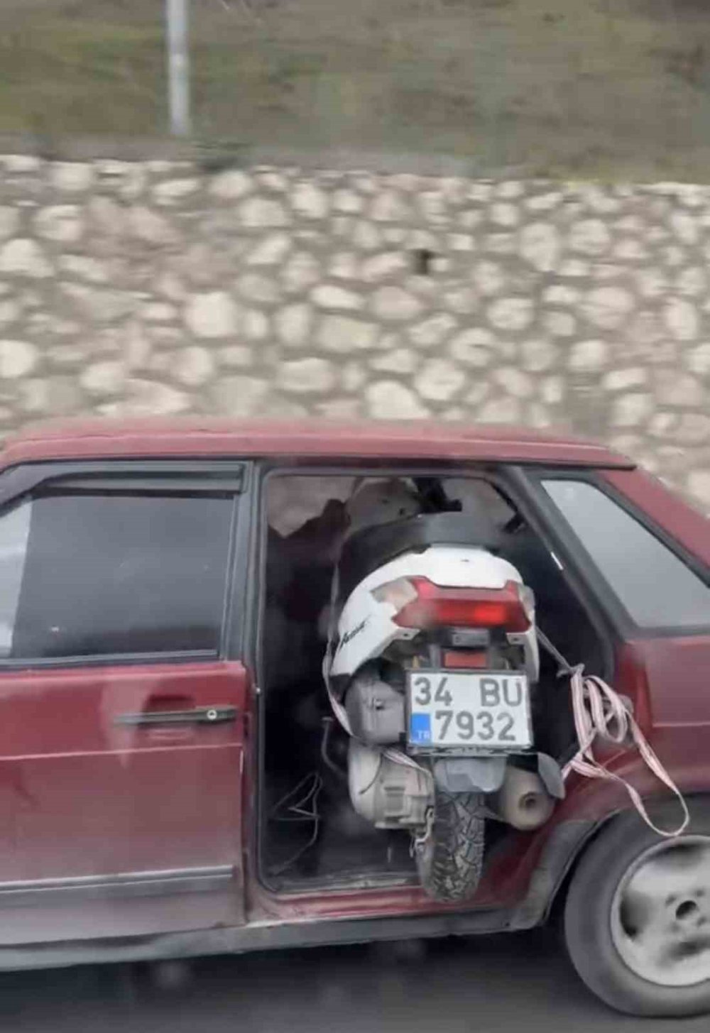 Kapısız Araçta Motosiklet Taşıdı