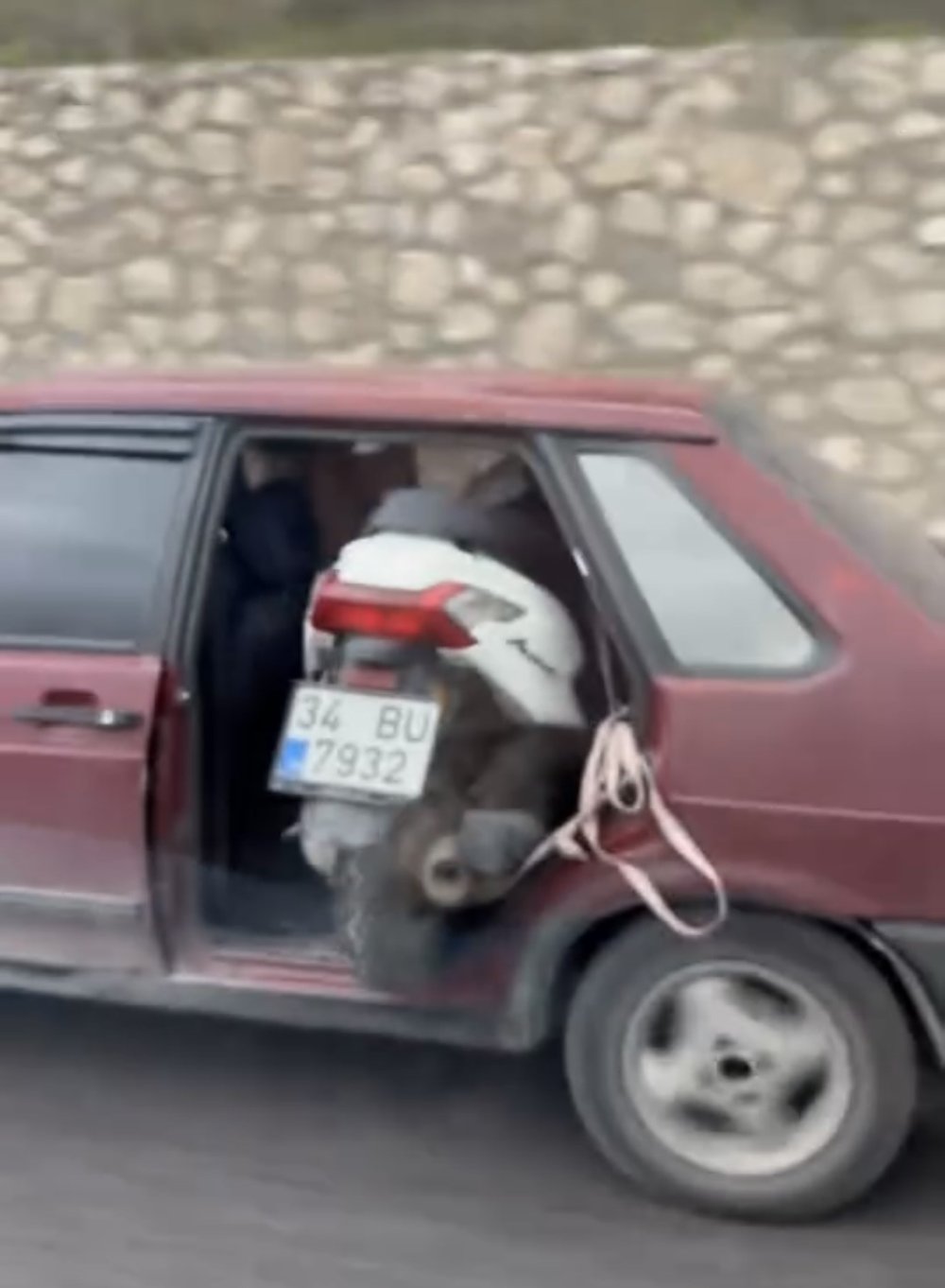 Kapısız Araçta Motosiklet Taşıdı