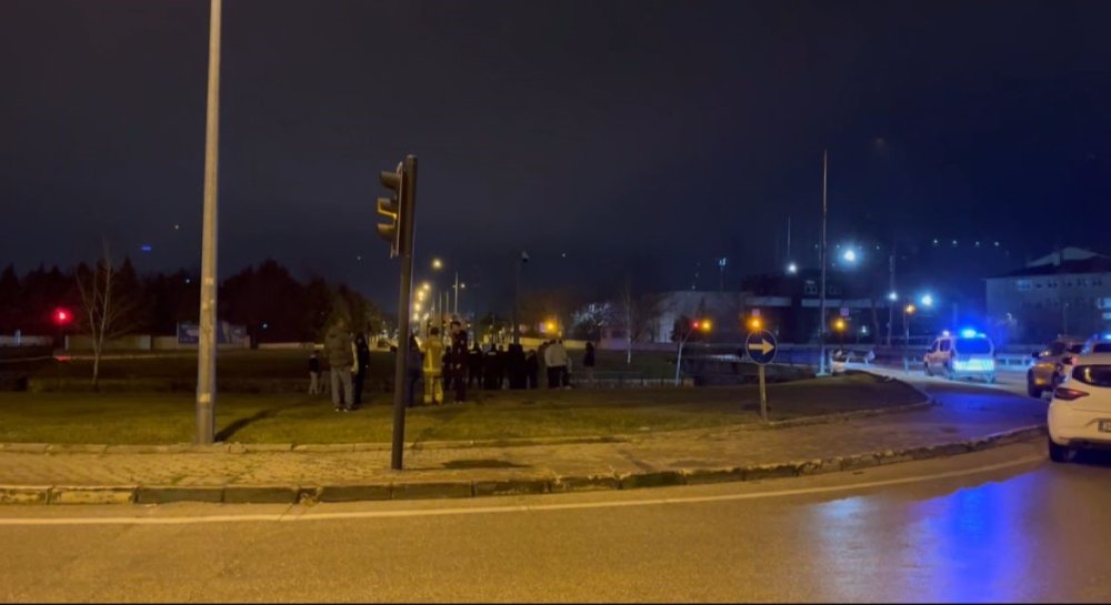 Seyir Halindeyken Uyuyakalan Alkollü Sürücü, Aracıyla Dereye Uçtu
