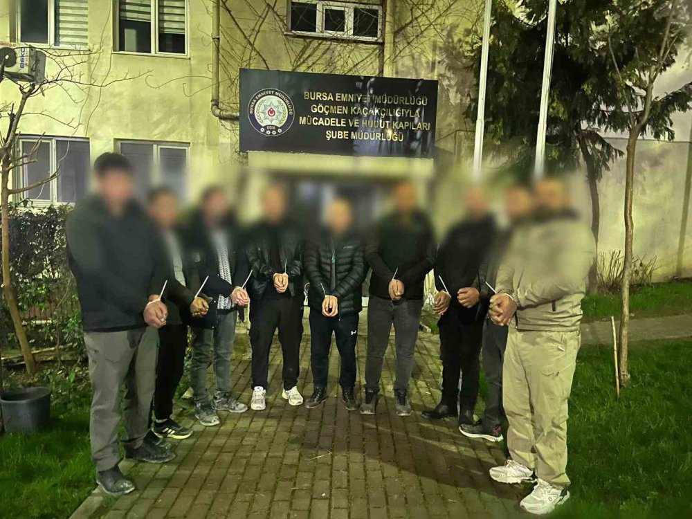 Yabancı Uyruklu Şahıslara Kalacak Yer Ve İş Temin Eden 3 Kişi Yakalandı