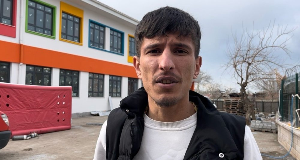 Paralarını Alamayan İşçiler Anaokulunun Çatısına Çıktı