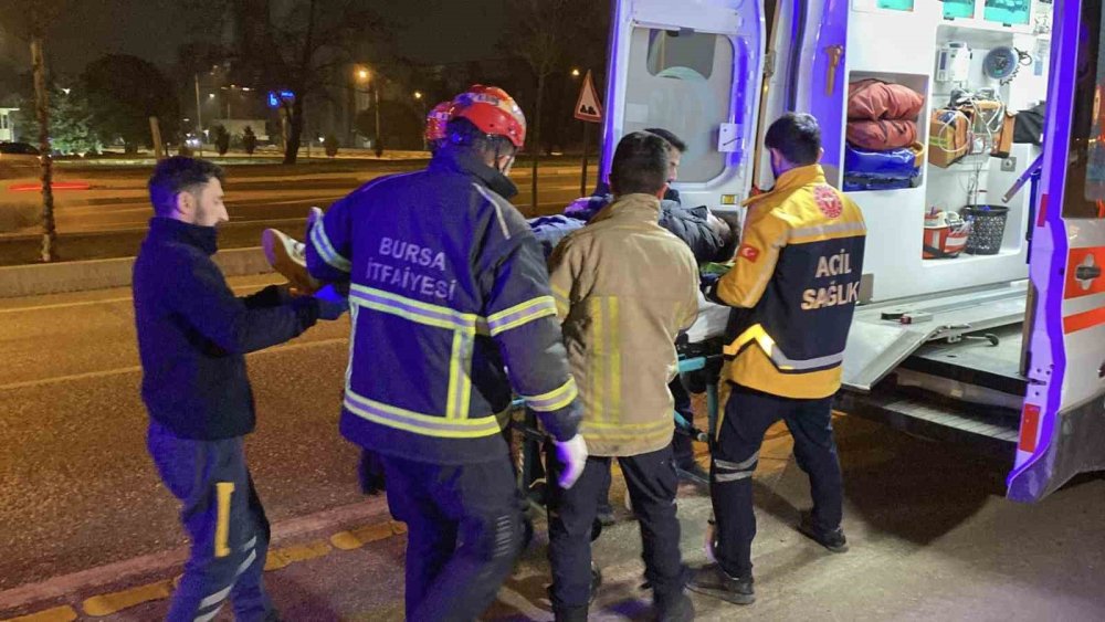 2 Otomobilin Çarpıştığı Kazada 2 Kişi Yaralandı