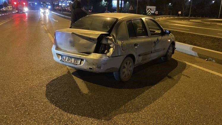 2 Otomobilin Çarpıştığı Kazada 2 Kişi Yaralandı