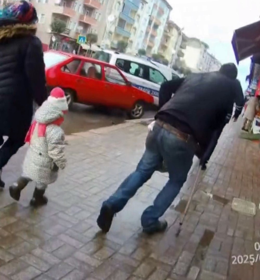 Dilencinin "Oscarlık" Performansı Zabıtayı Görünce Son Buldu, O Anlar Kamerada