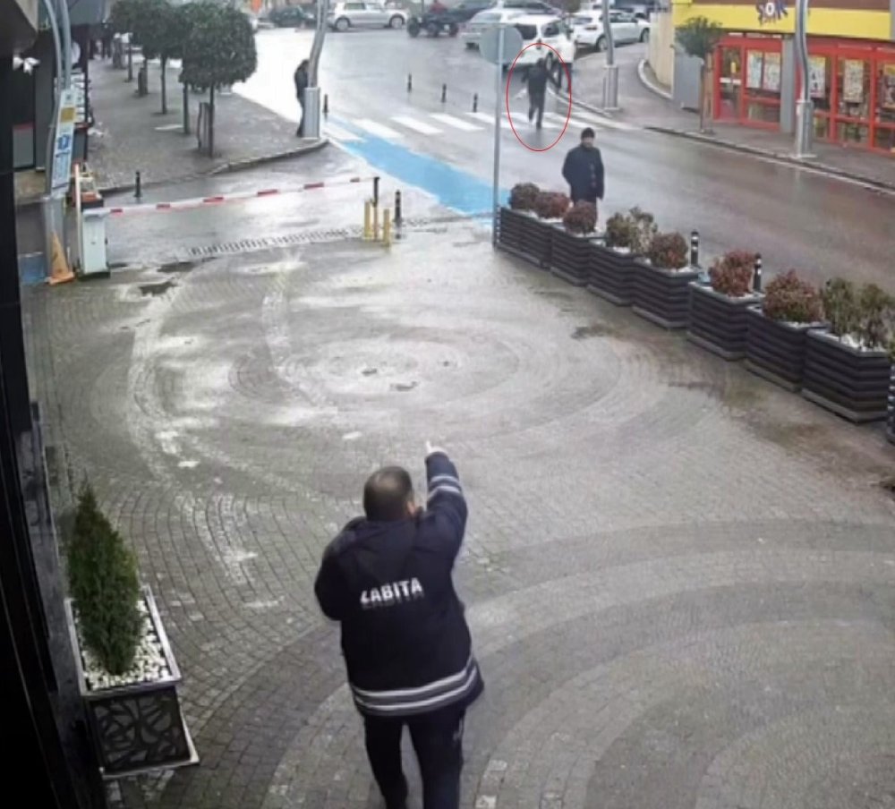 Dilencinin "Oscarlık" Performansı Zabıtayı Görünce Son Buldu, O Anlar Kamerada