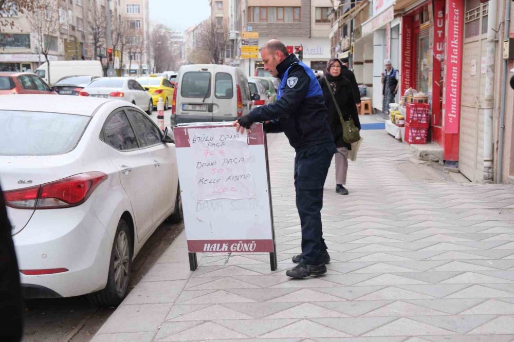 Zabıta Ekipleri Kaldırım İşgallerine Geçit Vermiyor