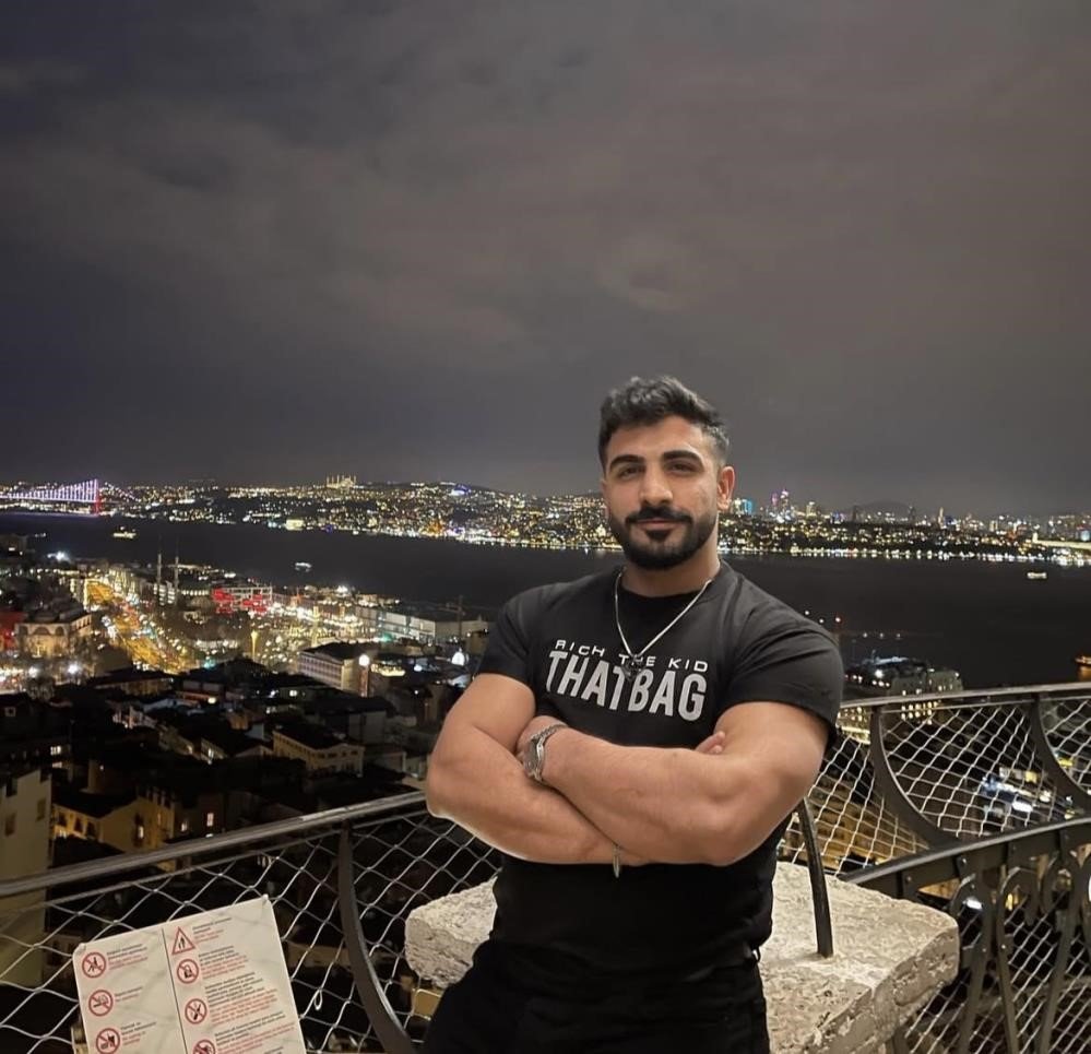 En Yakın Arkadaşını Vurup Uçurumdan Aşağı Attı