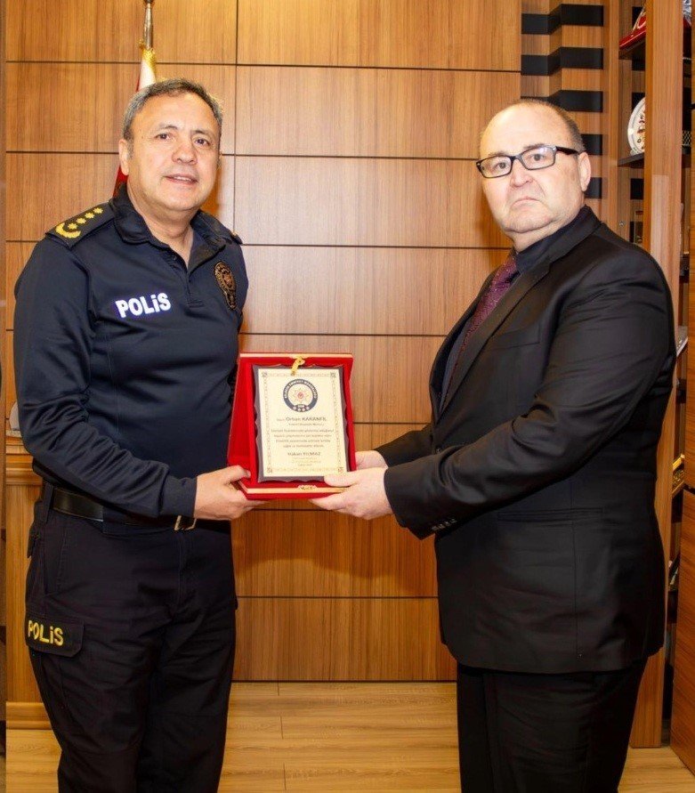 Bilecik Emniyet Müdürlüğü’nden Emekli Personele Plaket