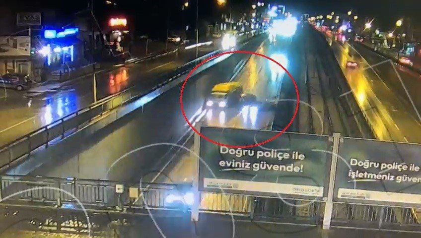 Yağmurlu Havada Makas Atarken Çarpmış