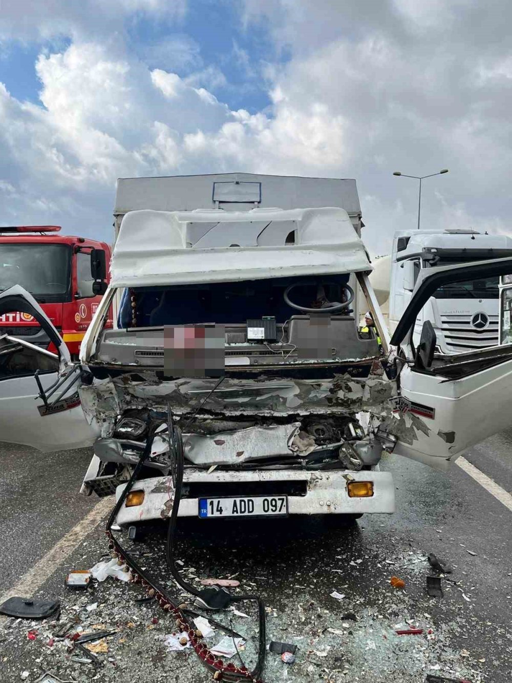 Kağıt Gibi Ezilen Kamyonette Ağır Yaralanmıştı, Hayatını Kaybetti