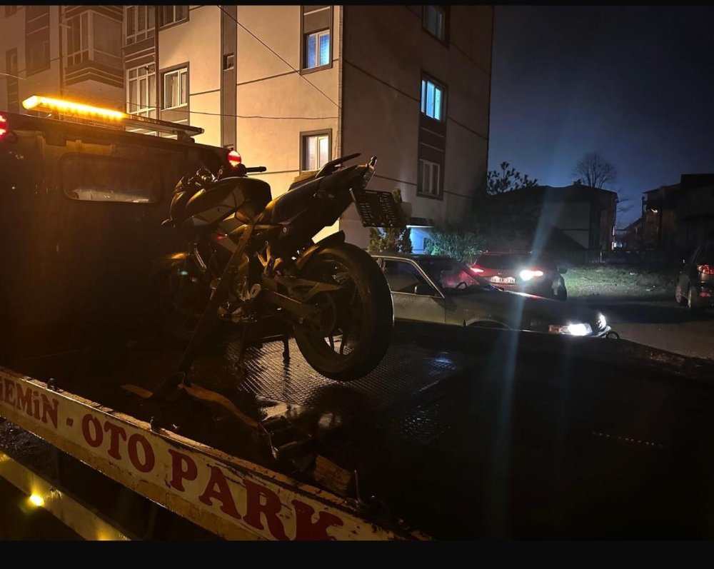Alkollü Ve Ehliyetsiz Sürücü Motosikleti De Plakasız Kullandı