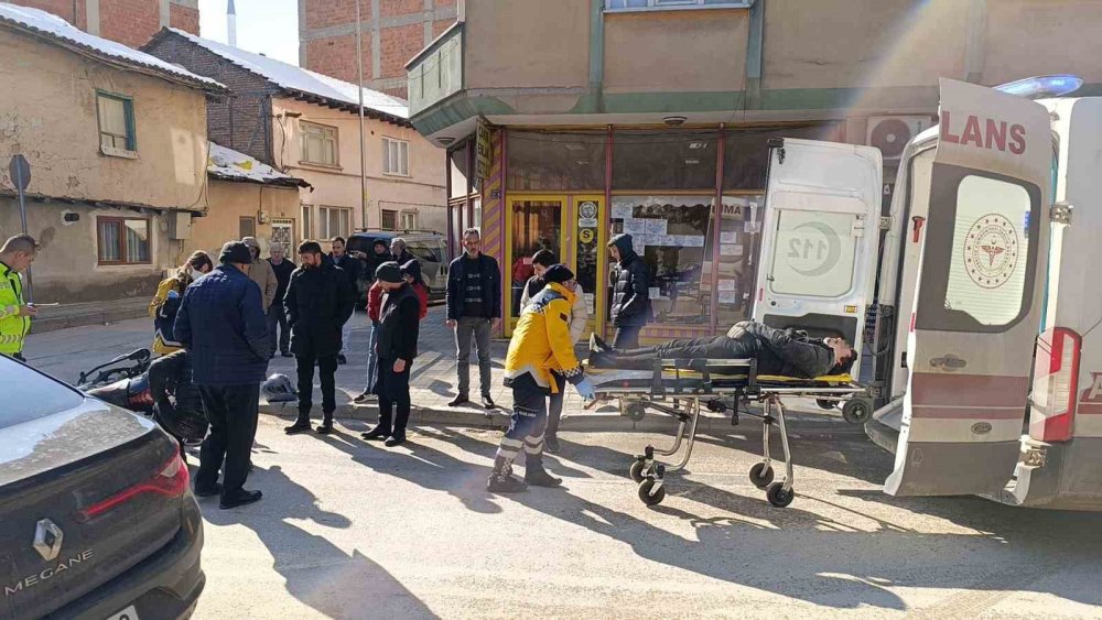 Kaza Sonrasında Acısını Unutup, Arkadaşını Teselli Etti