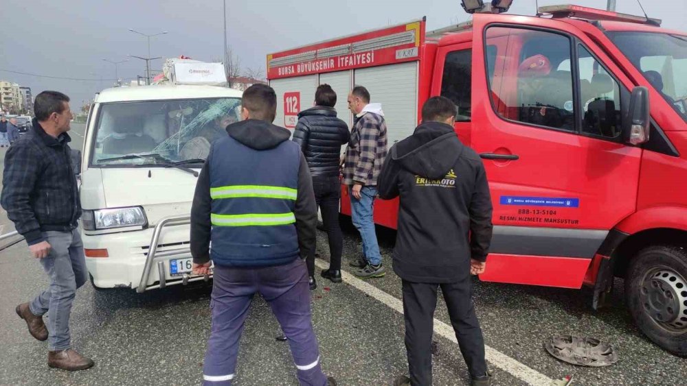 Minibüs, Ticari Araca Çarptı!
