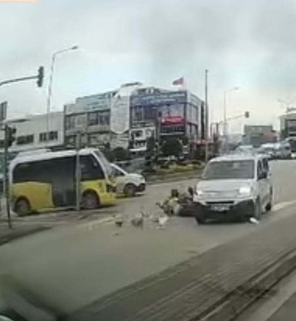 Yaya Geçidini Kullanan Motosiklete Otomobil Çarptı