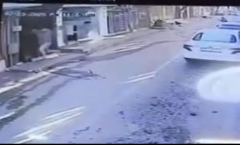 Kurşunlardan Kaçmak İçin Araç Etrafında Ring Attı