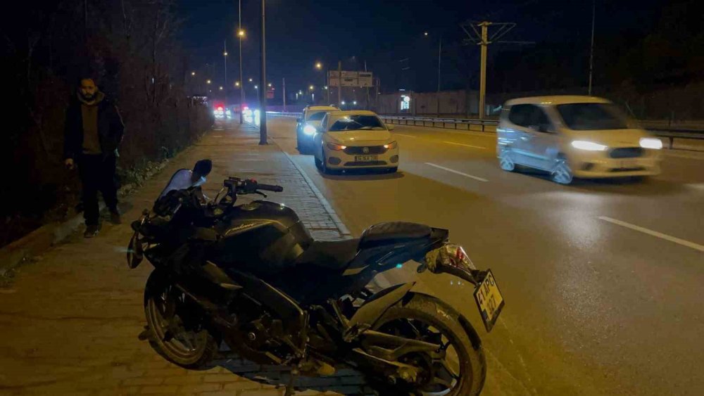 Motosiklet Sürücüsü Bariyerlere Çarparak Ağır Yaralandı