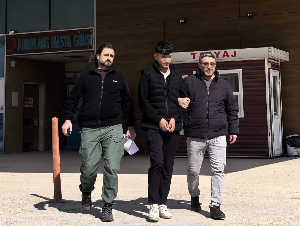 ’dur’ İhtarına Uymadı Jandarmaya Çarptı