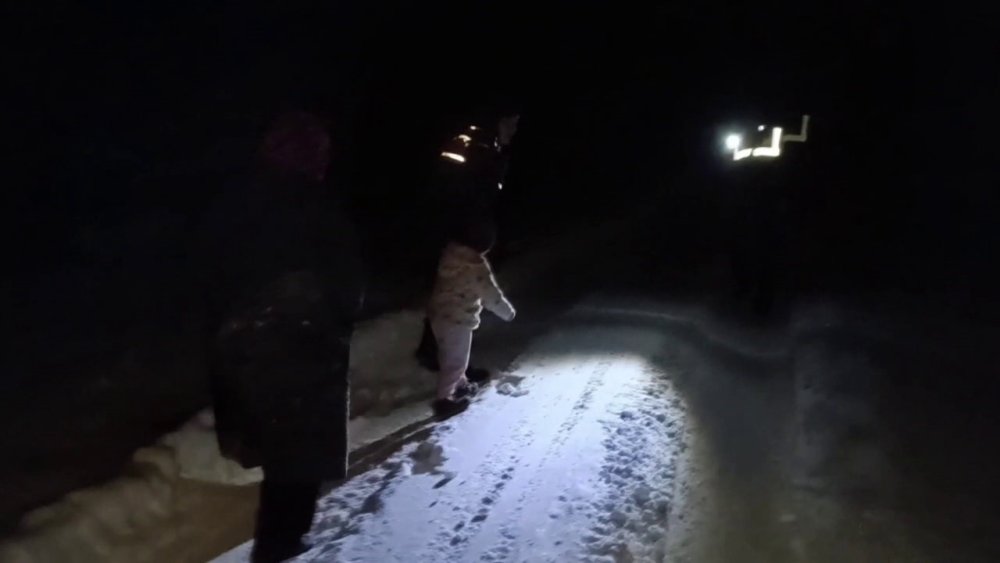 Karda Mahsur Kalan 6 Kişilik Aile Jandarma Ekiplerince Kurtarıldı