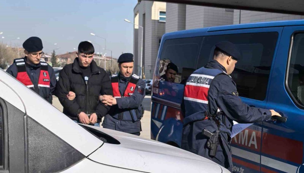 Kendisini Bıçakla Yaralayan Şahsı Kurşun Yağmuruna Tuttu