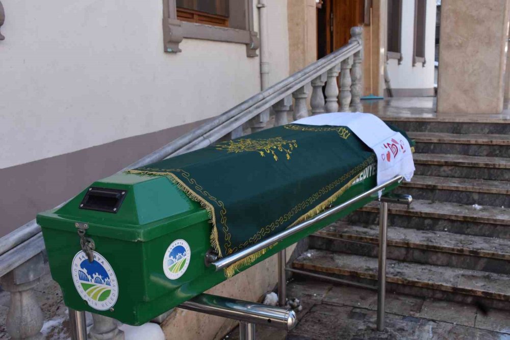 Tamir Etmek İstediği Tırın Altında Kalmıştı: Son Yolculuğuna Uğurlandı