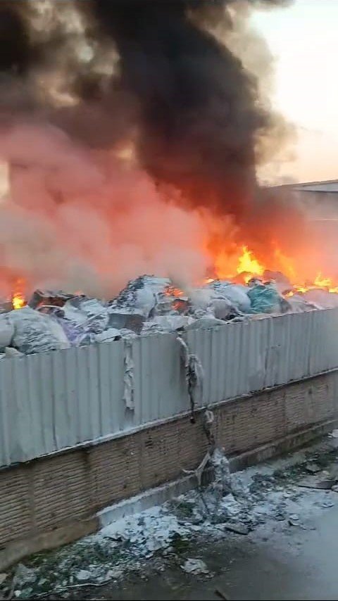 Çöp Toplama Merkezinde Yangın