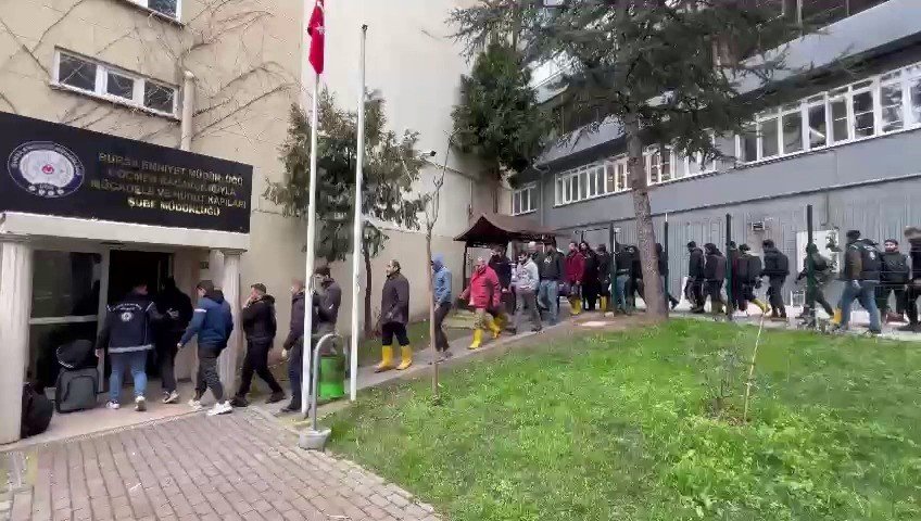 Kaçak Göçmen Operasyonu: 47 Göçmen Yakalandı, 4 Şüpheli Gözaltına Alındı