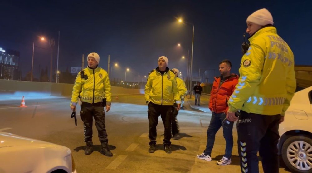 Alkollü Yakalandı... Uygulama Yapan Ekiplere Terör Operasyonu Benzetmesi Yaptılar